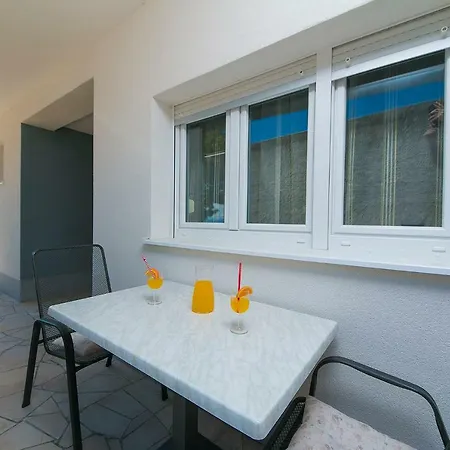 Apartman 3 Nadalina Brela